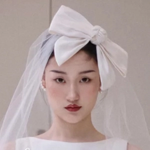 Elegant white satin bow wedding hair clip with long tulle veil for brides and girls