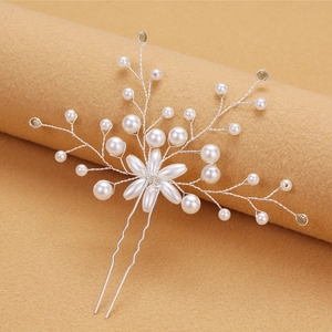 Elegant U-shaped bridal hair pin with silver wire, white pearls, and flower petal accents