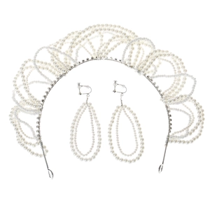 Elegante cerchietto a corona con perle e orecchini pendenti coordinati per acconciatura sposa