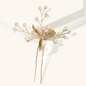 Épingle à cheveux mariée dorée avec perles bleues et feuilles strass sur socle blanc