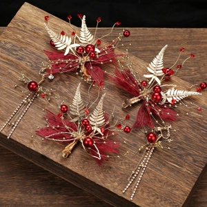 Parure de mariage avec barrettes ruban rouge, feuilles dorées et boucles à pompons