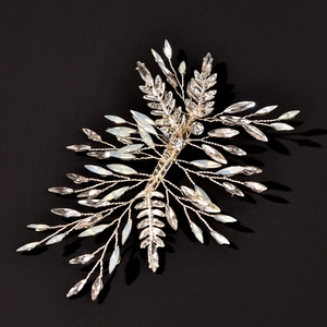 Peigne à cheveux de mariée élégant avec pierres d'opale marquise et cristaux sur fil d'argent