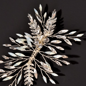 Pince à cheveux de mariée argentée avec strass marquise et perles pour mariage