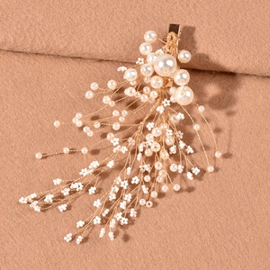 Barrette de mariée élégante avec perles faites main et design de branche florale dorée