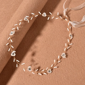 Bandeau de mariée élégant avec fil doré petites fleurs blanches et strass brillants