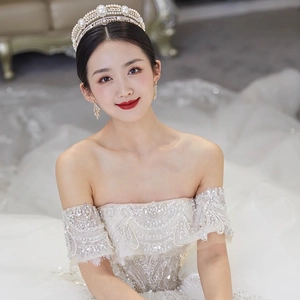 Luxurious bridal tiara and earrings set with elegant pearls and sparkling rhinestones