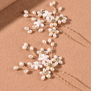 Set de dos horquillas de novia hechas a mano con flores de cristal blanco y perlas doradas en U