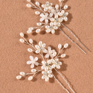 Set de dos horquillas de flores de resina blanca con perlas y cristales para el cabello
