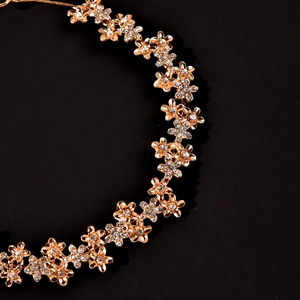Eleganter goldener Braut-Haarreif mit Kristallblumen und Strasssteinen für Hochzeiten