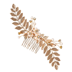 Peigne à cheveux doré pour mariée avec feuilles, perles blanches et cristaux étincelants
