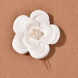 Épingle à cheveux fleur blanche 3D avec perles et pince en métal doré en forme de U