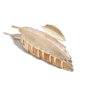 Pince à cheveux en métal doré avec motif de feuille pour cheveux épais