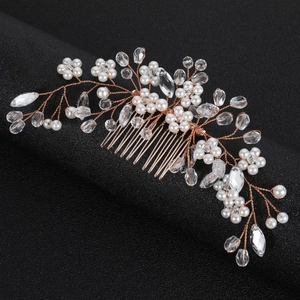 Détail du peigne à cheveux en or rose fait main avec perles et fleurs en cristal