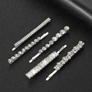 Lot de 5 barrettes géométriques argentées avec strass brillants sur cuir noir texturé