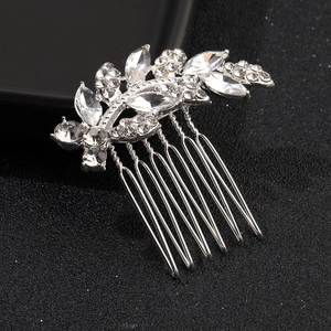 Elegante pettine da sposa in argento con foglie di cristallo e strass luminosi