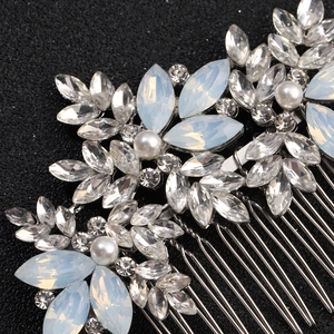 Peigne à cheveux de mariée en argent avec cristaux bleus et perles blanches