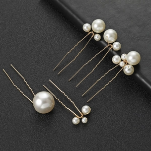 Five-piece set of elegant U-shaped hair pins featuring white pearls and golden metal finish