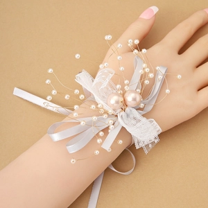 Corsage da polso per sposa con perle rosa, pizzo e nastro grigio per accessori nozze