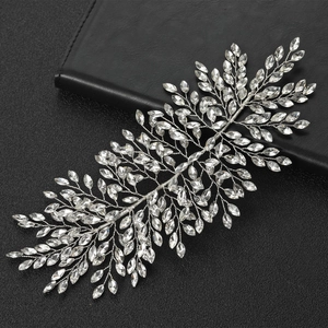 Peigne à cheveux de mariée luxe avec cristaux marquise et design en fil d'argent