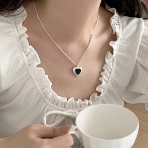 Minimalist Heart Pendant Necklace For Women Copper Silver Plated Enamel Heart Shape Clavicle Chain Romantic Niche Design Jewelry Accessory