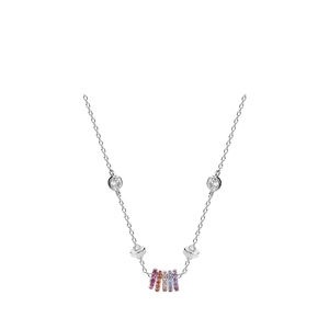 Collana con pendente a cerchio arcobaleno e gemme colorate su catena d'argento