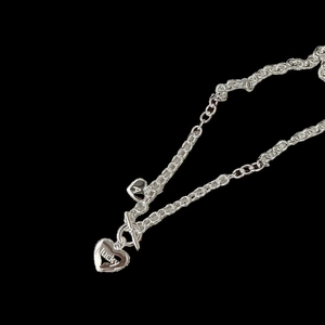 Collier OT argenté minimaliste avec pendentifs en cœur et gravure Lucky et A