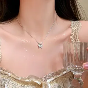 Collier Pendentif Papillon en Cuivre Élégant Avec Pierre Œil de Chat Synthétique Strass Design de Niche pour Femme
