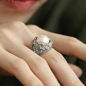 Vintage S925 silver ring with a large white pearl and hollow filigree flower design