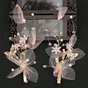 Elegante Haarklammern mit champagnergoldenen Netzblüten, rosa Perlen und Tüll für Damen