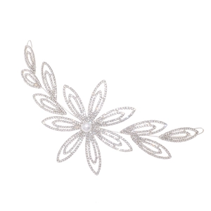 Serre-tête de mariée argenté étincelant avec motifs de feuilles, strass et perles