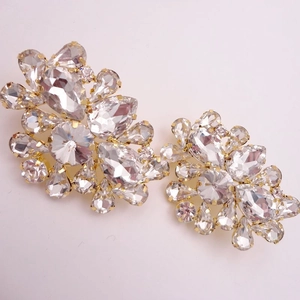 Détails de clips pour chaussures de mariée avec diamants en verre sur base dorée