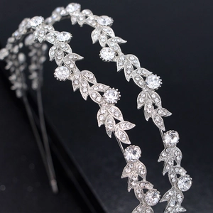 Diadème de mariée argenté élégant avec strass étincelants et motif de feuilles en alliage
