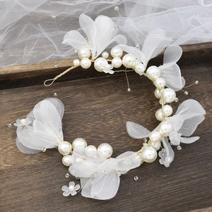Serre-tête de mariée fait main avec fleurs en organza blanc et perles sur fil doré