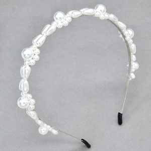 Serre-tête de mariée élégant avec perles blanches et accents baroques sur bandeau argenté