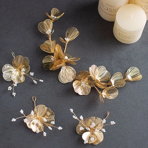 Handgemaakte barokke gouden bloemen haaraccessoires met parels op donkere basis