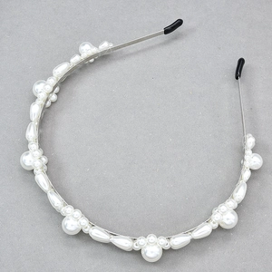 Serre-tête de mariée élégant avec perles blanches de formes variées sur base en métal