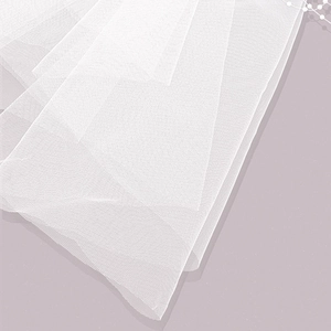 Exquisite white bridal veil with soft honeycomb mesh and elegant pearl bead chain decor