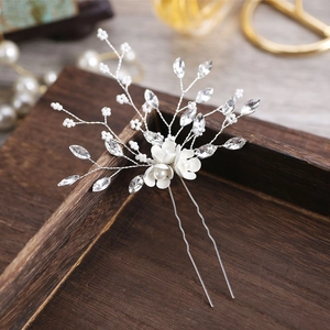 Épingle à cheveux de mariée argentée avec fleurs blanches, perles et cristaux marquise