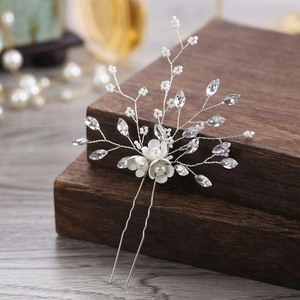 Épingle à cheveux de mariée en U avec fleurs blanches, perles et strass en cristal brillant
