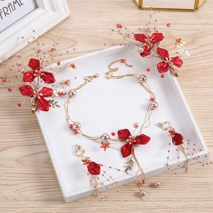 Elegantes rotes florales Brautschmuck-Set mit Halskette Ohrringen und Haarklammern für Hochzeiten