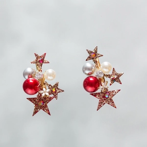 Boucles d'oreilles étoiles festives avec paillettes rouges et perles pour le mariage