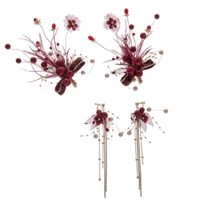 Parure de bijoux de mariée avec pinces à cheveux rouges et boucles d'oreilles à pompons