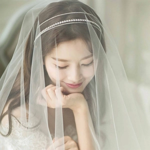 Voile de mariée élégant en tulle blanc avec serre-tête à double rangée de strass