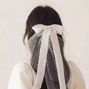 Elegant White Satin Bow Bridal Veil Hair Clip Artificial Pearl Mesh Wedding Hair Accessory For Bride Party Travel Photo Shoot
