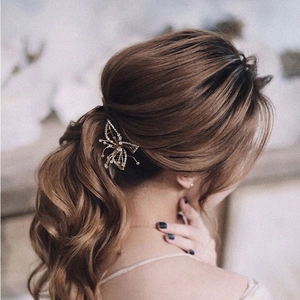Barrette papillon exquise en fil doré avec strass pour coiffures de mariage élégantes