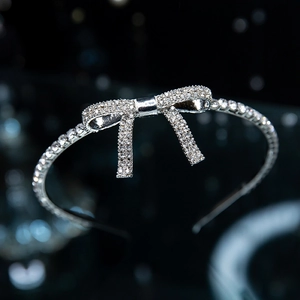 Cerchietto da sposa elegante con fiocco di strass e cristalli di zircone per matrimoni