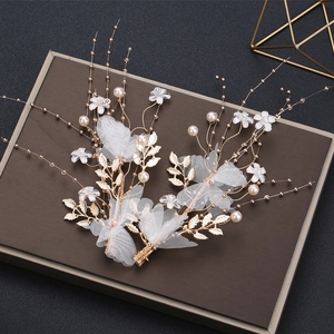 Accessori per capelli da sposa con rami dorati, fiori di seta bianca e perle