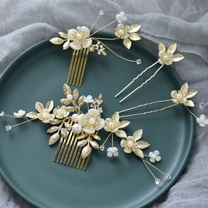 Set de peignes à cheveux de mariée avec fleurs dorées, perles et cristaux de mariage