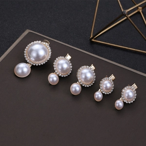 Five-piece set of champagne gold bridal hair clips with pearls and rhinestones