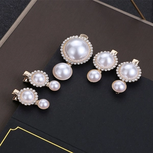 Set of 5 champagne gold hair clips with elegant pearls and sparkling rhinestones